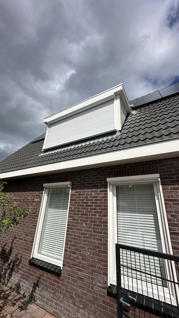 Plat dak zwarte panelen